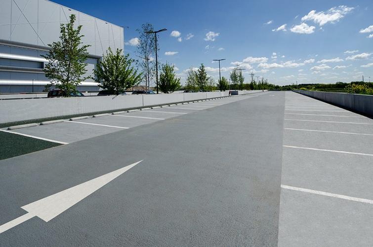 Como garantir um acabamento de alta qualidade e longa duração em parques de estacionamento